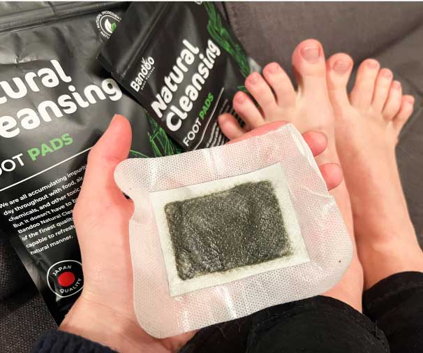 Uporabnica z uporabljenim detox obližem